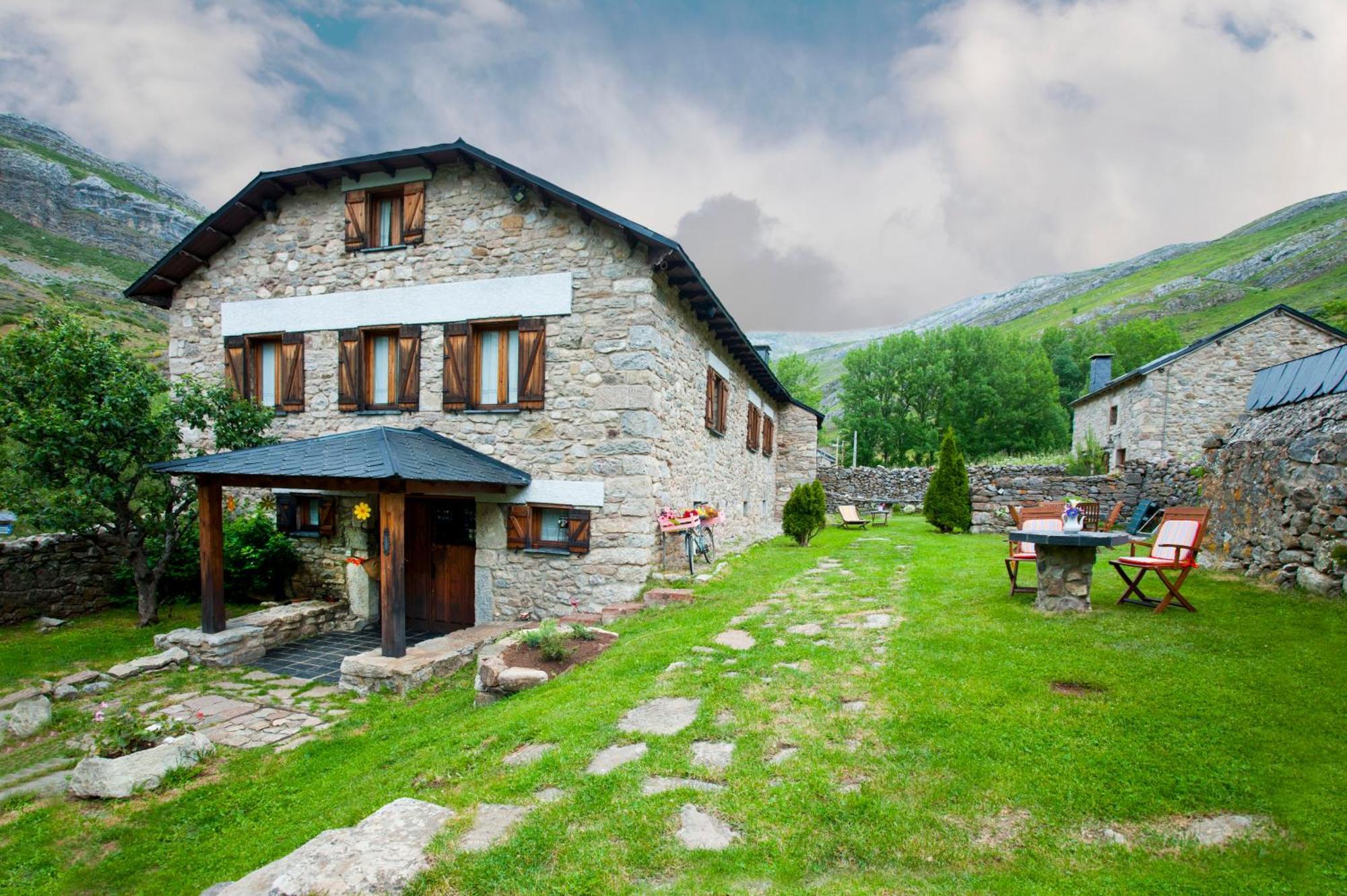 Posada Real El Rincón de Babia La Cueta Exterior foto